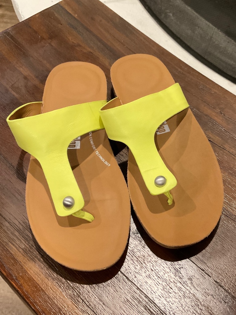 Fit flop Iqushion Toe Post Sandals Neon Leather Size EU38 /US7.5 - Picture 2 of 8
